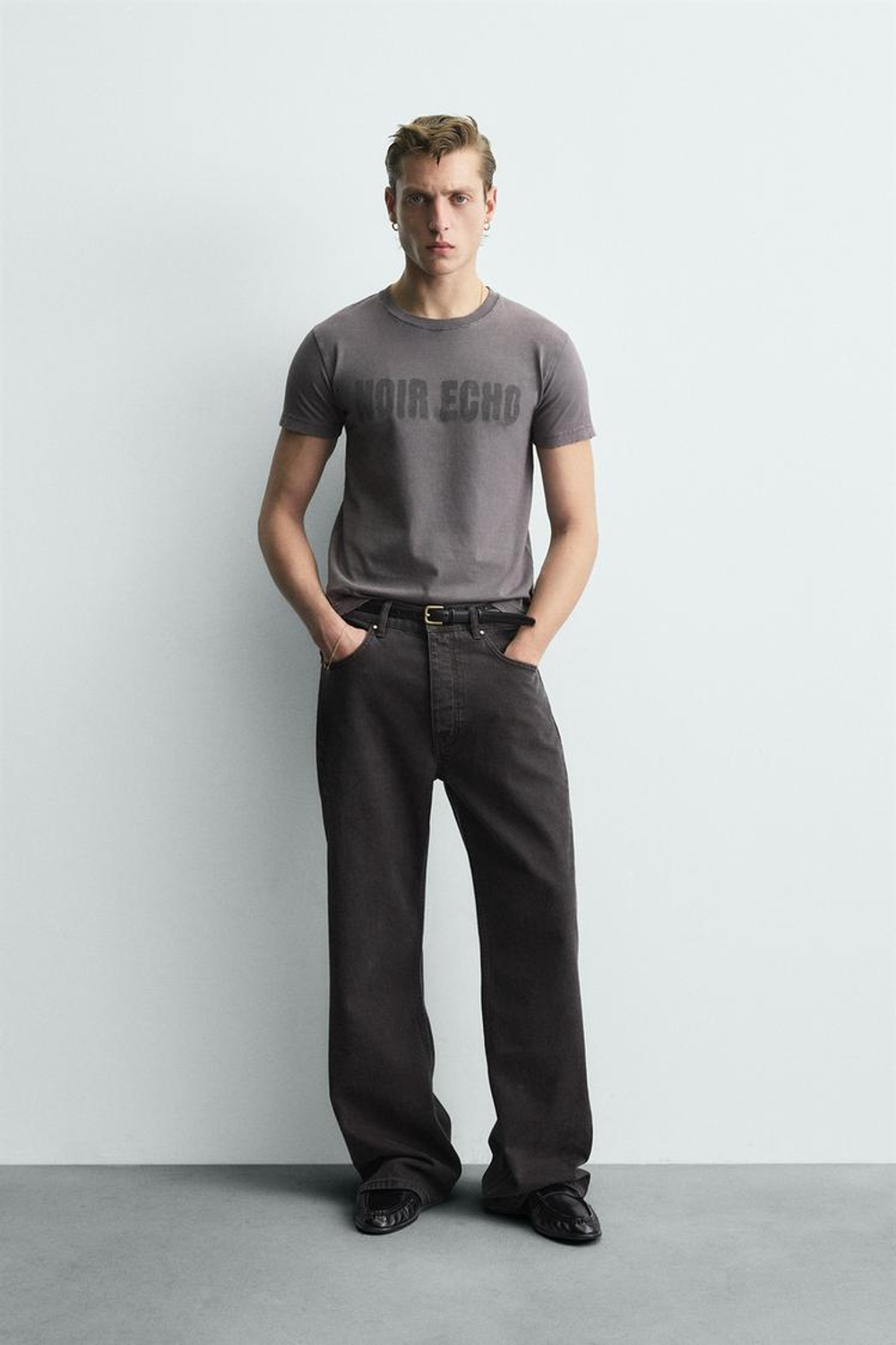 ZARA ФУТБОЛКА КРОП С НАДПИСЬЮ И ЭФФЕКТОМ ПОТЕРТОСТИ, СЕРЫЙ/КОРИЧНЕВЫЙ