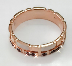 Ювелирное кольцо из серебра с позолотой ,вставка гранат