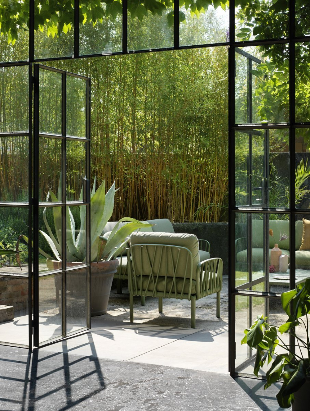 Кресло пластиковое с подушками Nardi Komodo Poltrona, агава, джунгли