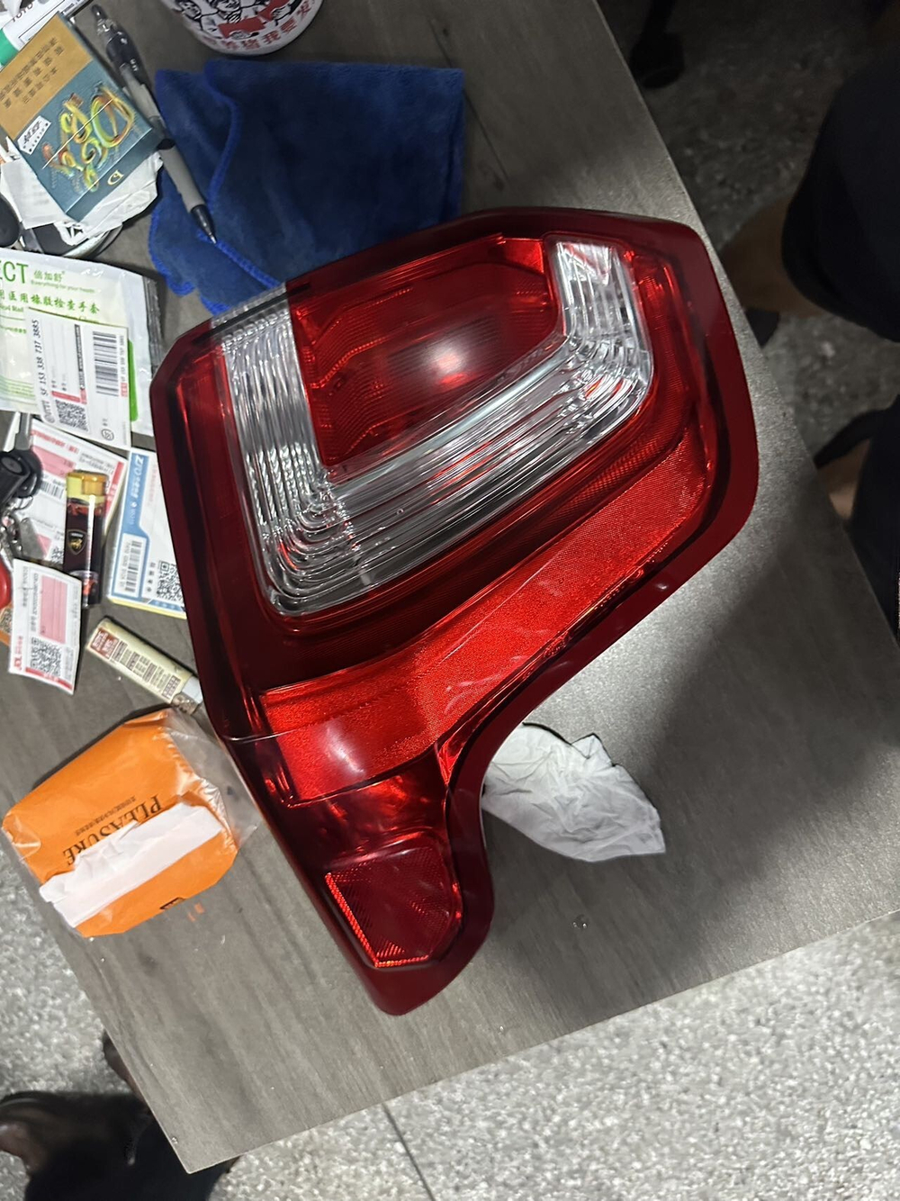 Задний фонарь Ford Explorer 2016-2023 (, оригинал)