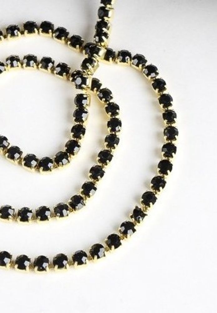 Цепь со стразами, ss8, ш. 2,4 мм, чёрный в золотой оправе