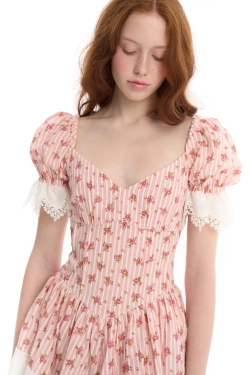 Платье-мини с вырезом сердечком