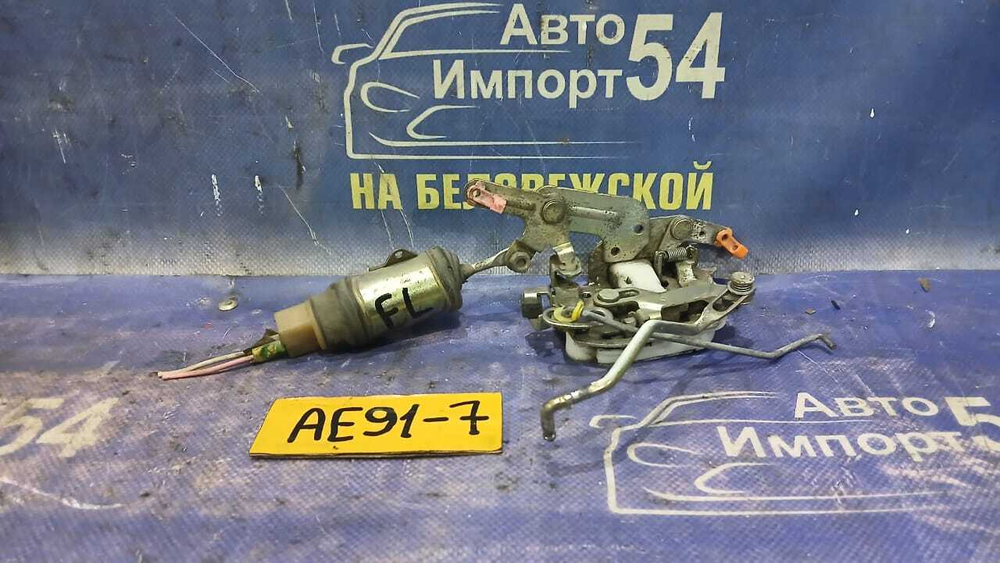 Замок двери передней левой TOYOTA LEVIN 1990