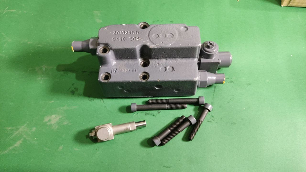 Клапан насоса Rexroth A11VLO130LRDH1