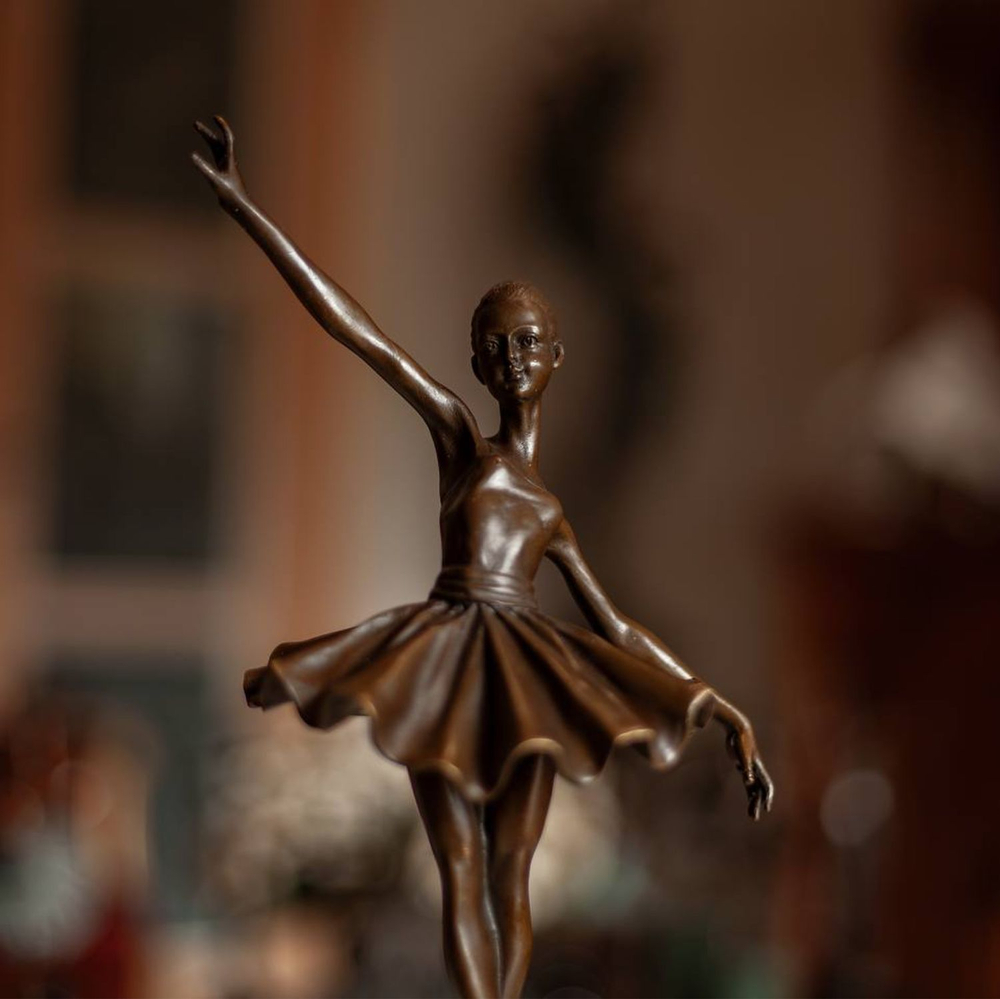 Бронзовая статуэтка