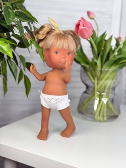 Кукла Nines виниловая 30см PIPPA LATINA без одежды (2899WL4)