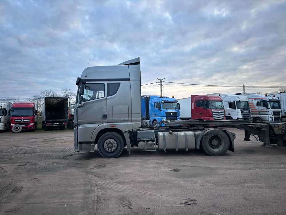 FAW JH6 4x2 Седельный тягач CA4180P25K15E5A80 (Дизельный, 11,6 л, 453 л.с., АТ)