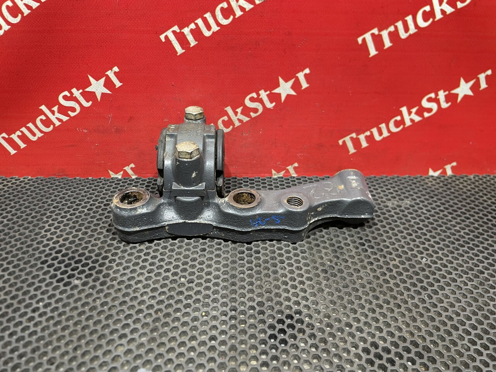 Кронштейн амортизатора нижний правый 2021г