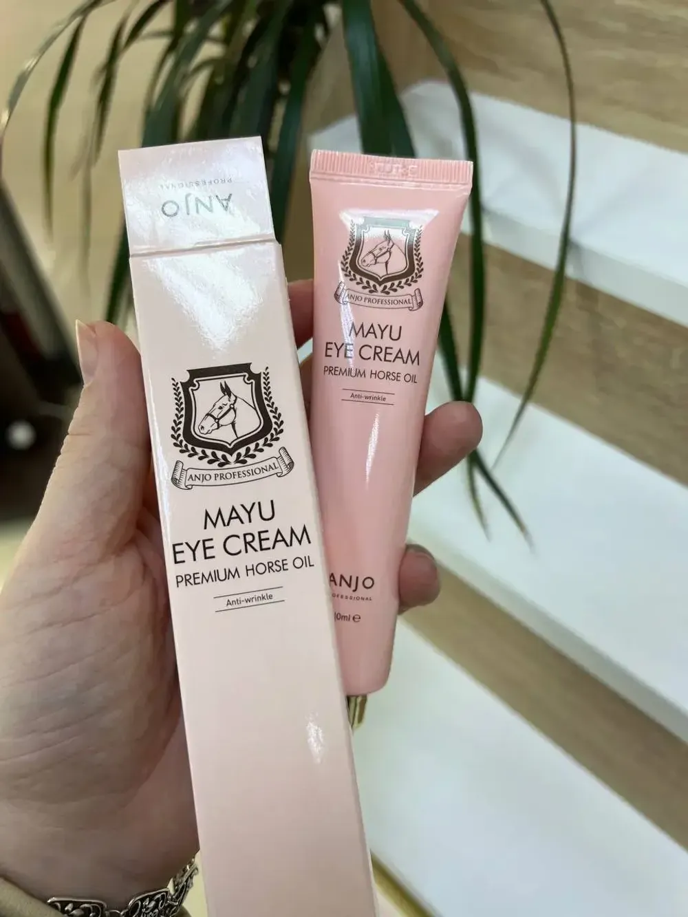 Anjo Professional Eye Cream Mayu Premium Horse Oil Крем для век питательный с лошадиным жиром 40 мл. (срок годности до 22.02.2027)