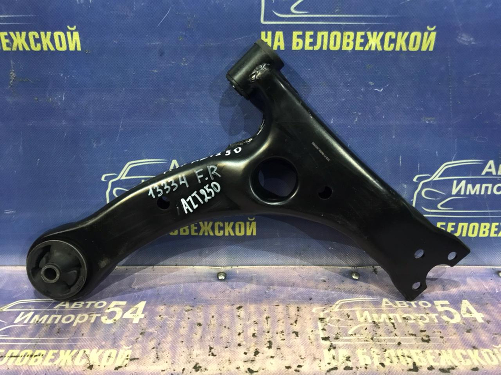 Рычаг передний правый TOYOTA AVENSIS 2003-2008