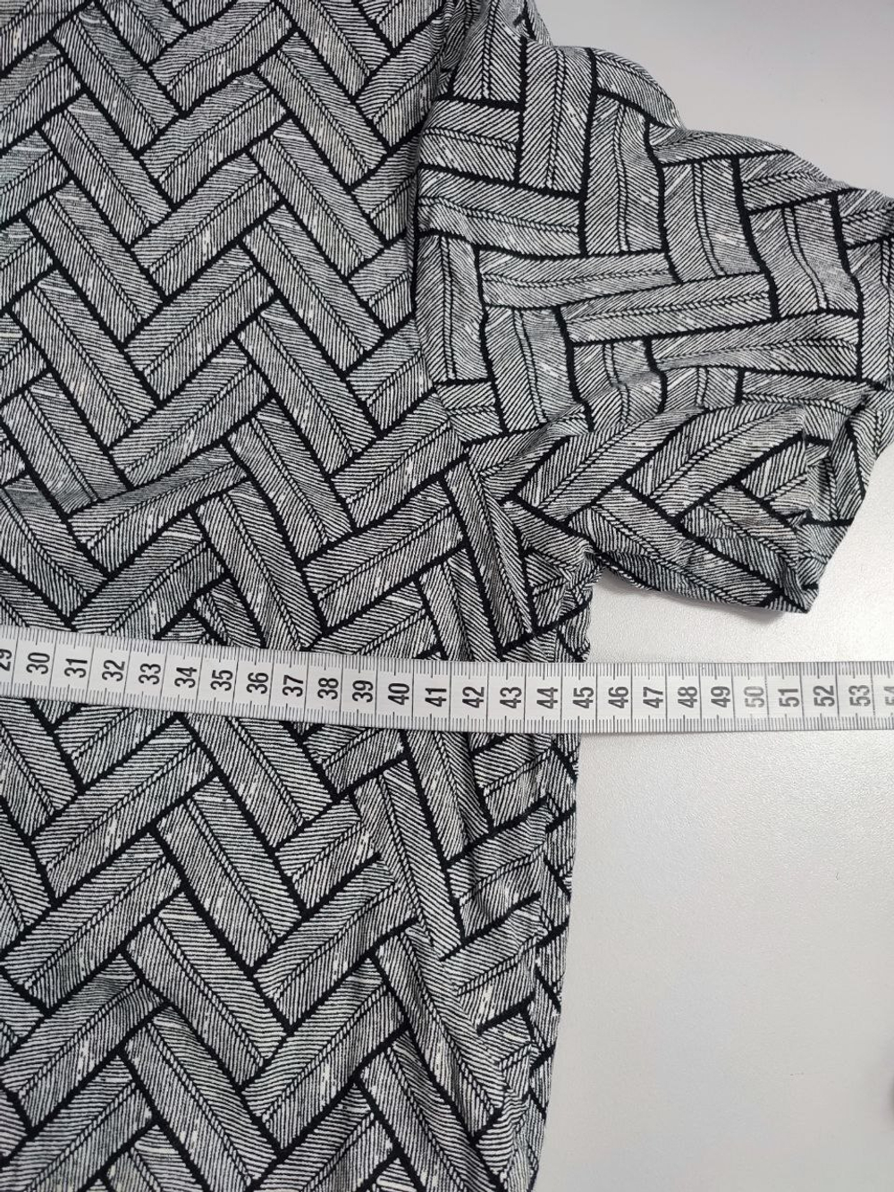 Блузка-туника  H&M с узором 40 размер