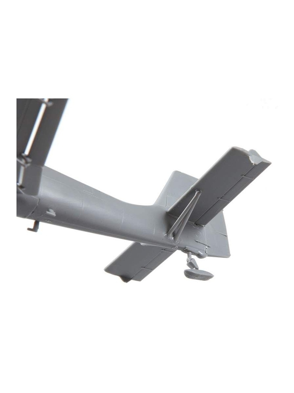 Сборная модель ZVEZDA Нем.бомбардировщик Юнкерс Ju-87B2-U4 "Stuka" на лыжах (сборка без клея), 1/72