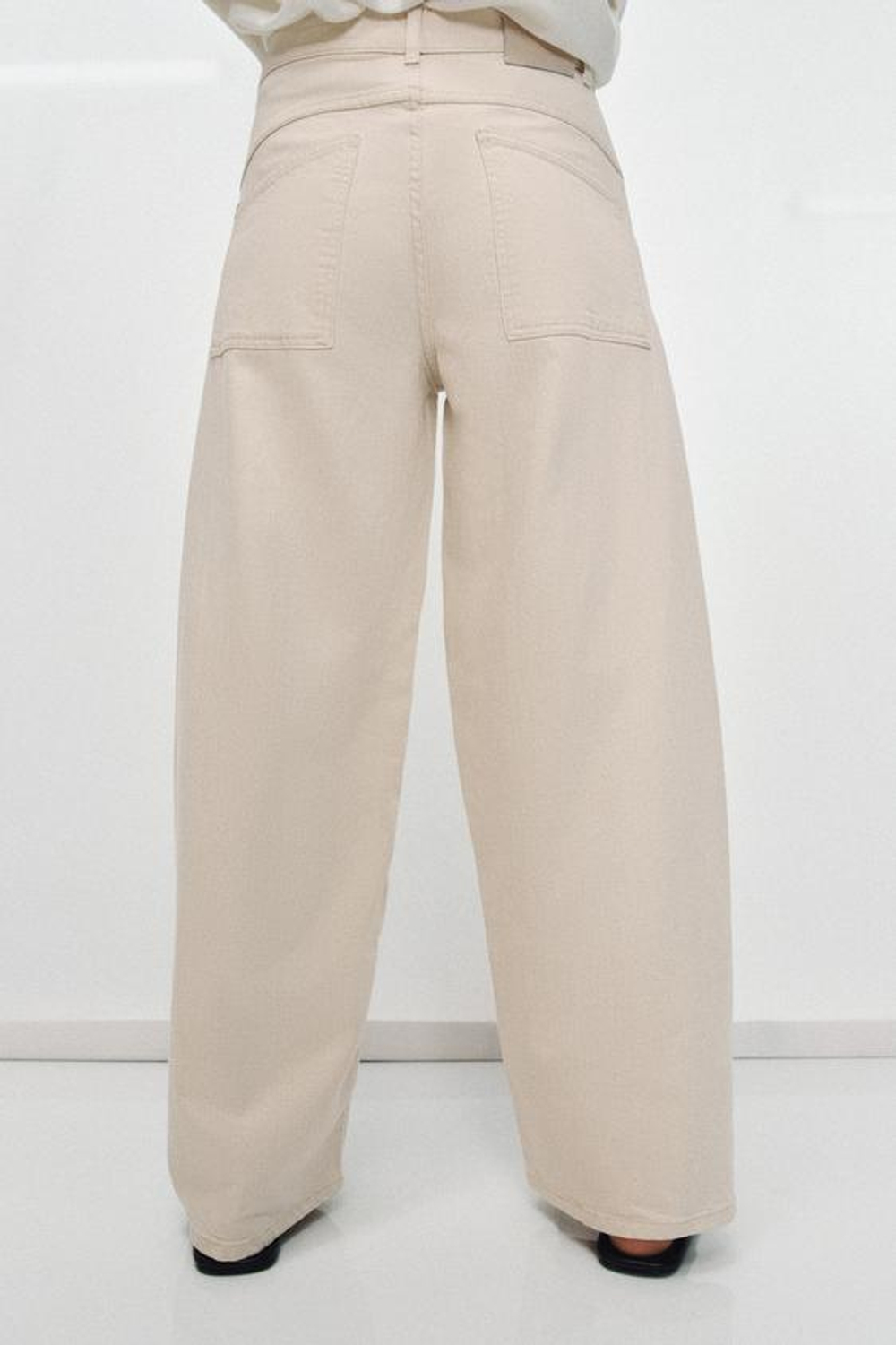 ZARA ДЖИНСЫ ZW COLLECTION LOOSE BARREL СО СРЕДНЕЙ ПОСАДКОЙ, ЭКРЮ