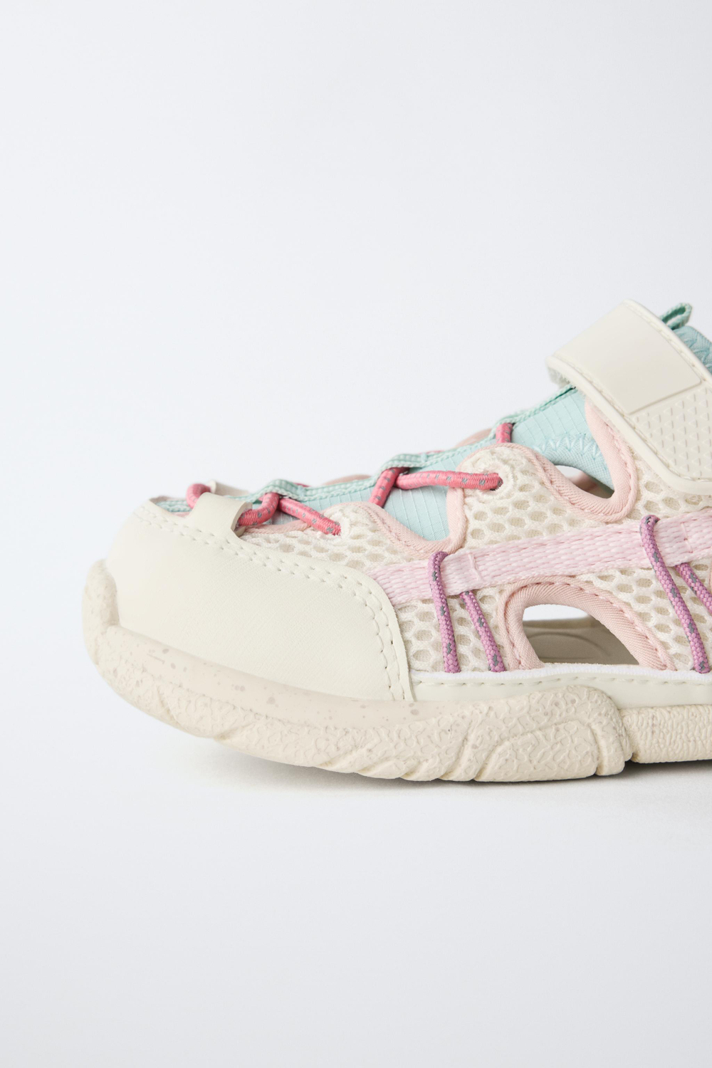 ZARA BAREFOOT КРОССОВКИ С ВЫРЕЗАМИ, БЕЛЫЙ