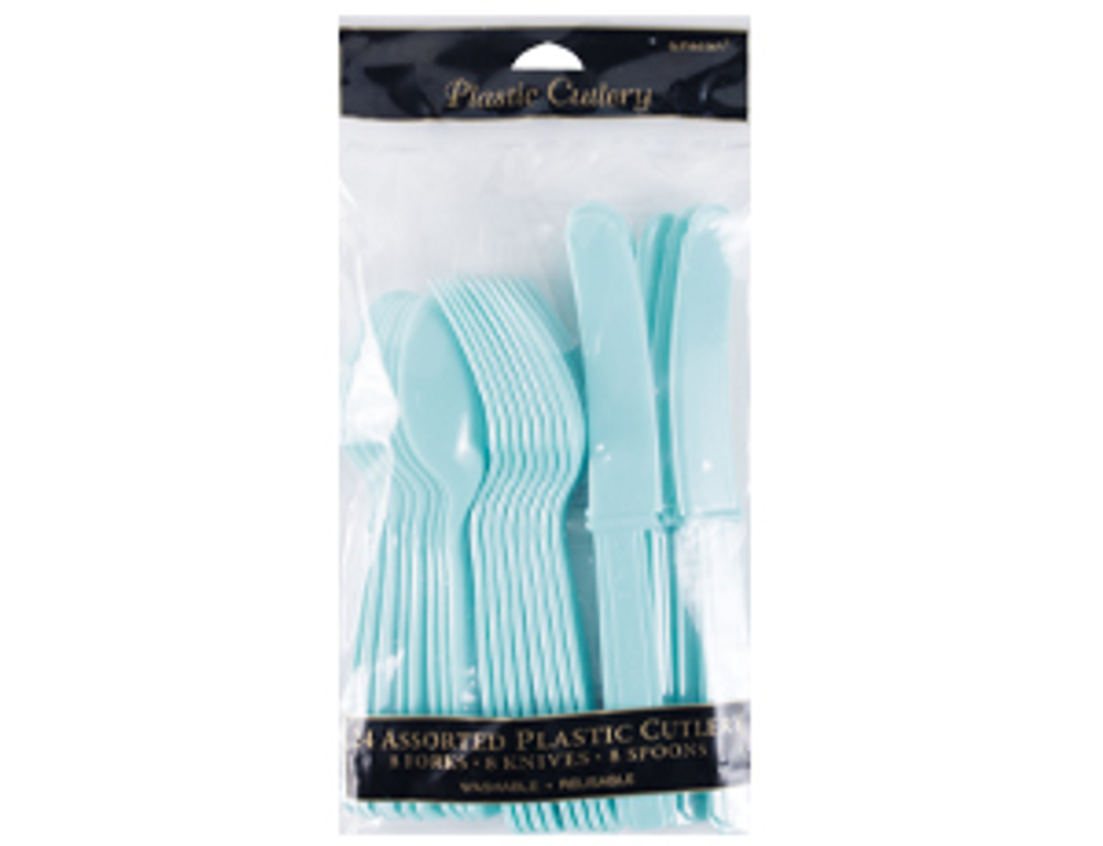 Столовые приборы в ассортименте