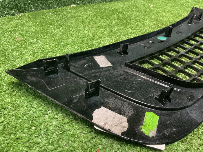 Накладка крыла левая LR Defender 2 L663 (19-нв)