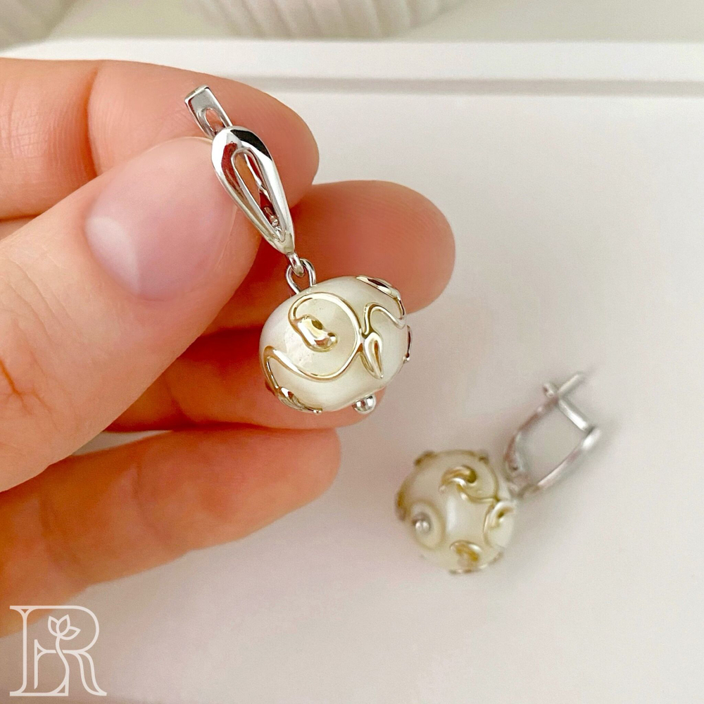 LEFIREL' Серьги серебряные женские "Нелианна" с бусинами из муранского стекла / ювелирные украшения из родированного серебра 925