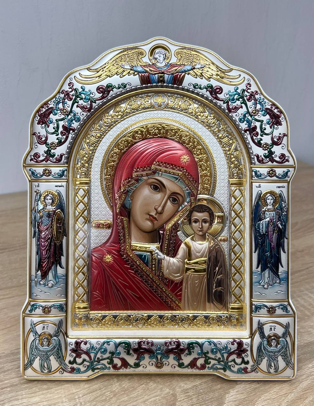 Казанская БМ, икона арочная с рамкой под стеклом, белое дерево, эмаль 266х335