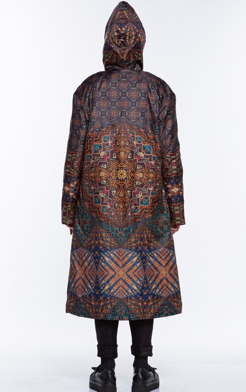 Пальто "Легенда", по мотивам фрагмента мозаики "Пеликан" в Ахенском соборе, построенном при Карле Великом