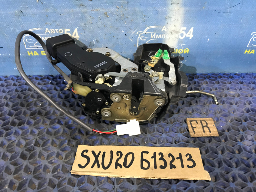 Замок двери передней правой TOYOTA CAMRY GRACIA 1996-2001