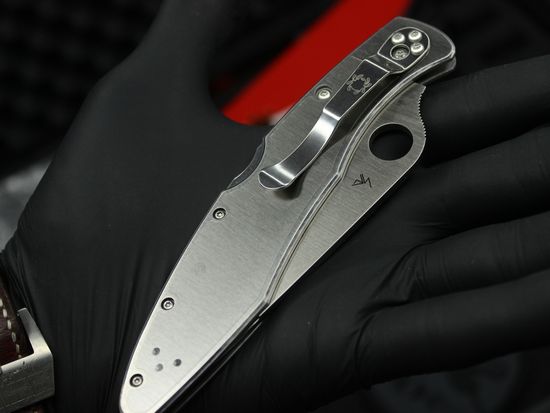 Складной нож Spyderco Police C07P c клинком из стали VG-10, рукоять Stainless Steel