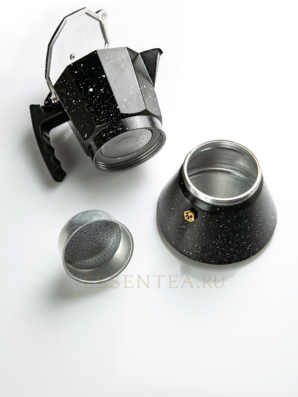 темная гейзерная кофеварка