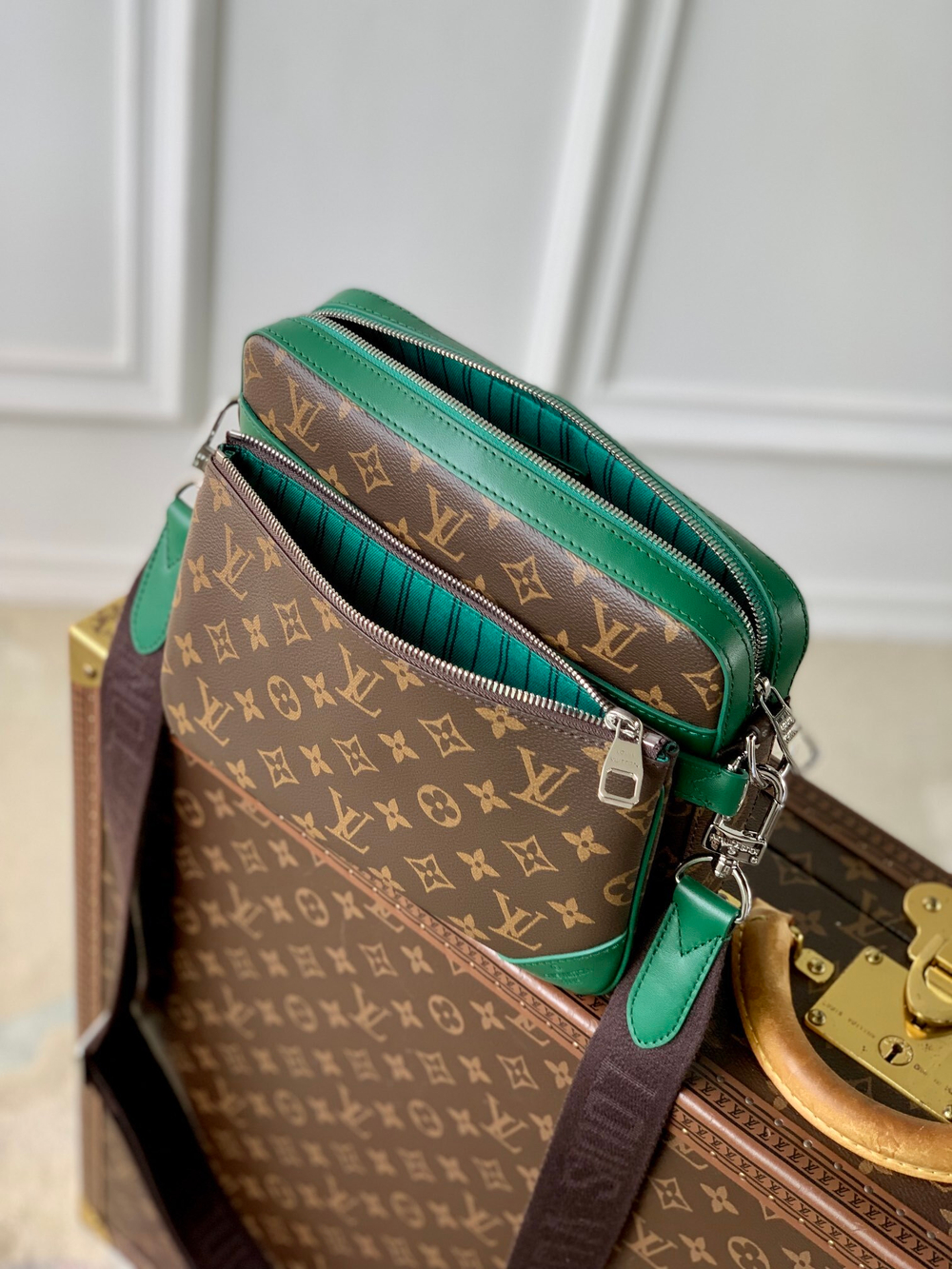Louis Vuitton Trio Messenger