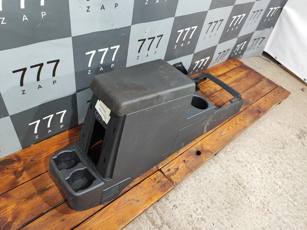 Подлокотник / консоль Dodge Nitro 06-11 Б/У Оригинал P5KE541DVAG