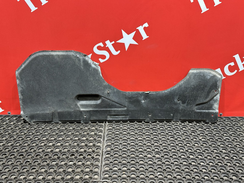 Шумоизоляция двигателя правая