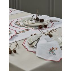 Дорожка на стол Festive wreath из коллекции New Year Essential, 45х150 см