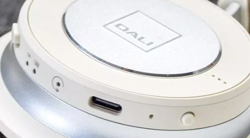 DALI IO-4 CHALK WHITE (белый) активные наушники