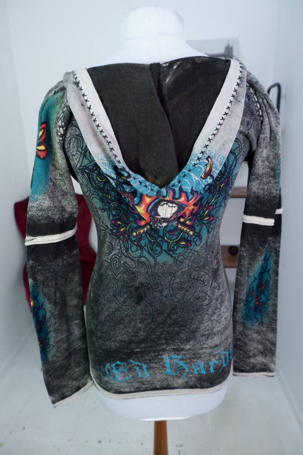 Джемпер Ed Hardy стильный, маркировка М, визуально на 46 размер