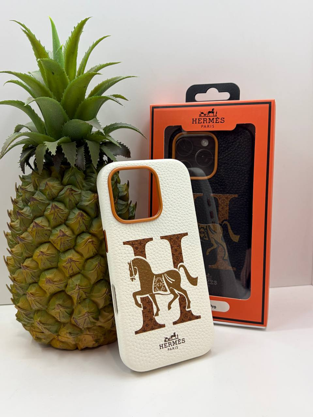 Накладка Hermes для iPhone 16 Pro