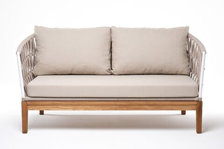 "Диего" диван 2-местный плетеный из роупа, основание дуб, каркас алюминий светло-серый (RAL7035) шагрень, роуп бежевый круглый, ткань бежевая 052
