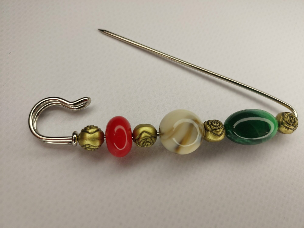 Булавка брошь "Морские камешки. Розочка" для кардигана, пальто, платков, шарфа, костюмов, одежды. Цвет красный серый чёрный