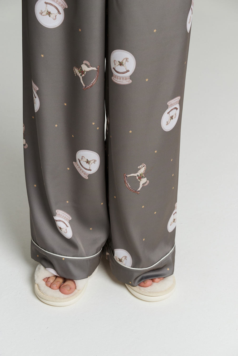 Шелковая пижама с лошадьми - S размер