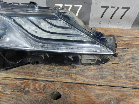 Фара правая Toyota Camry 17-21 Б/У Оригинал 8114533E11
