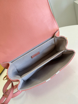 Louis Vuitton Pochette Metis