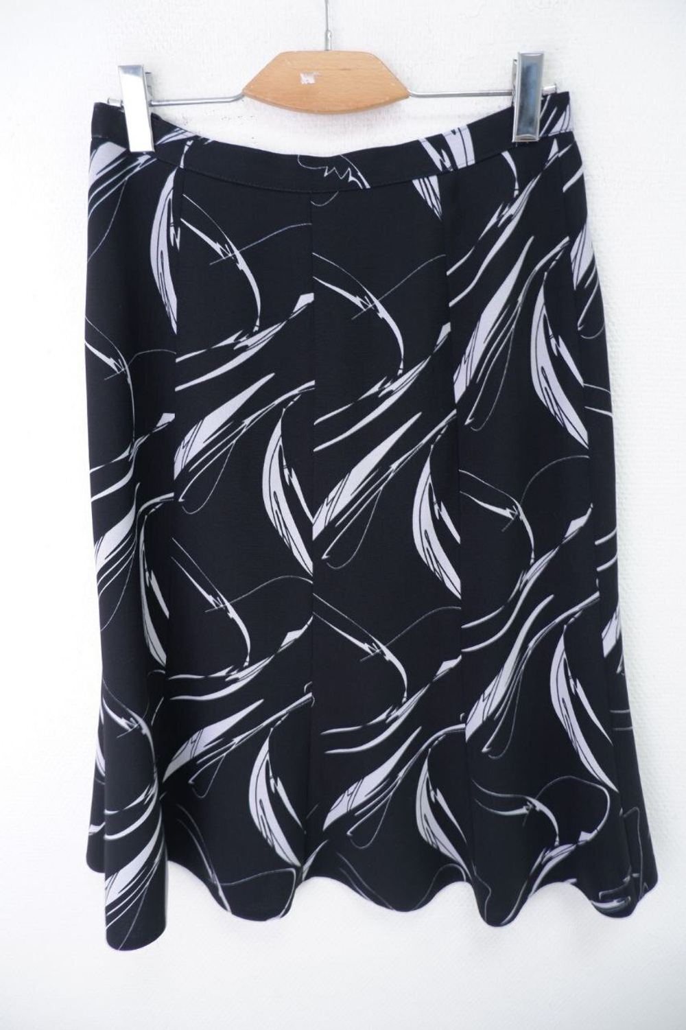 Юбка черная с принтом 48-50 размер