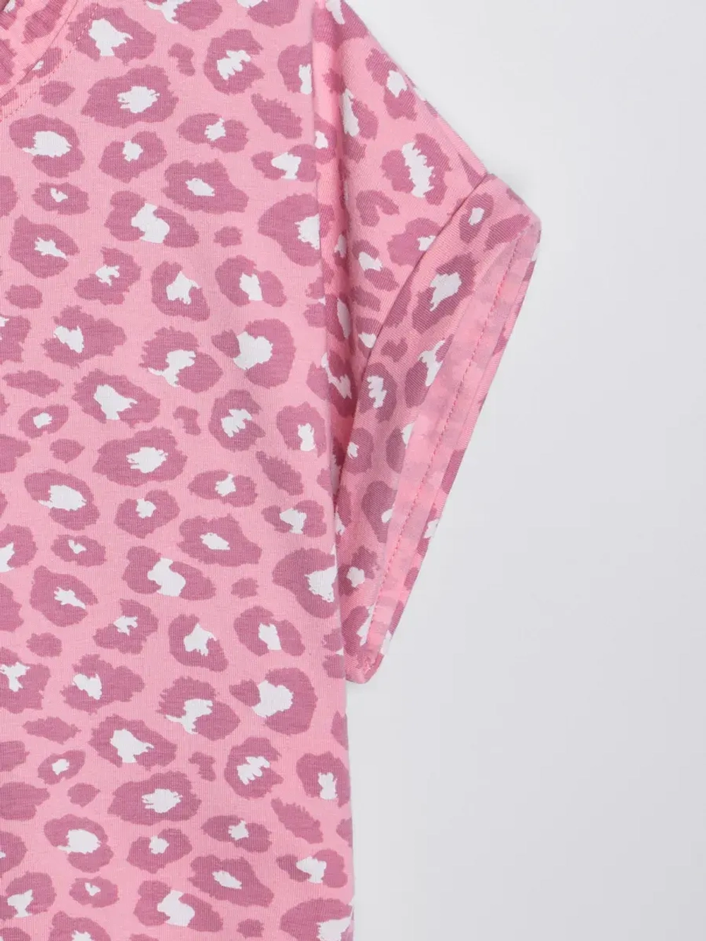 Розовая футболка для девочки на лето