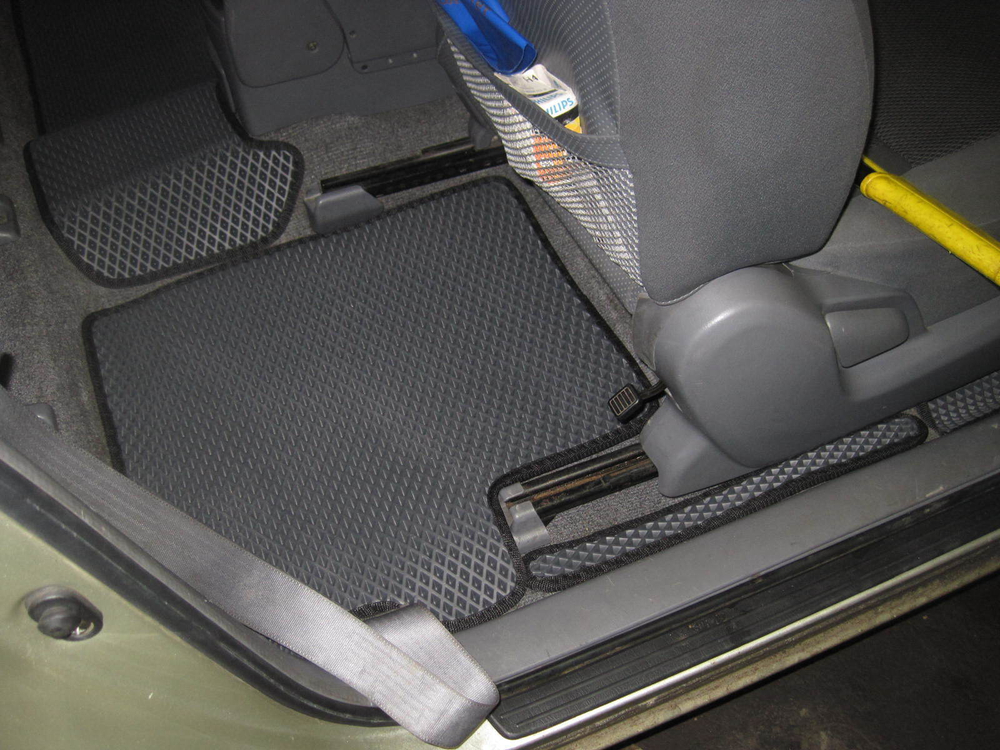 Автоковрики для Toyota RAV 4, II-поколение, 5- дверей (2000-2005)