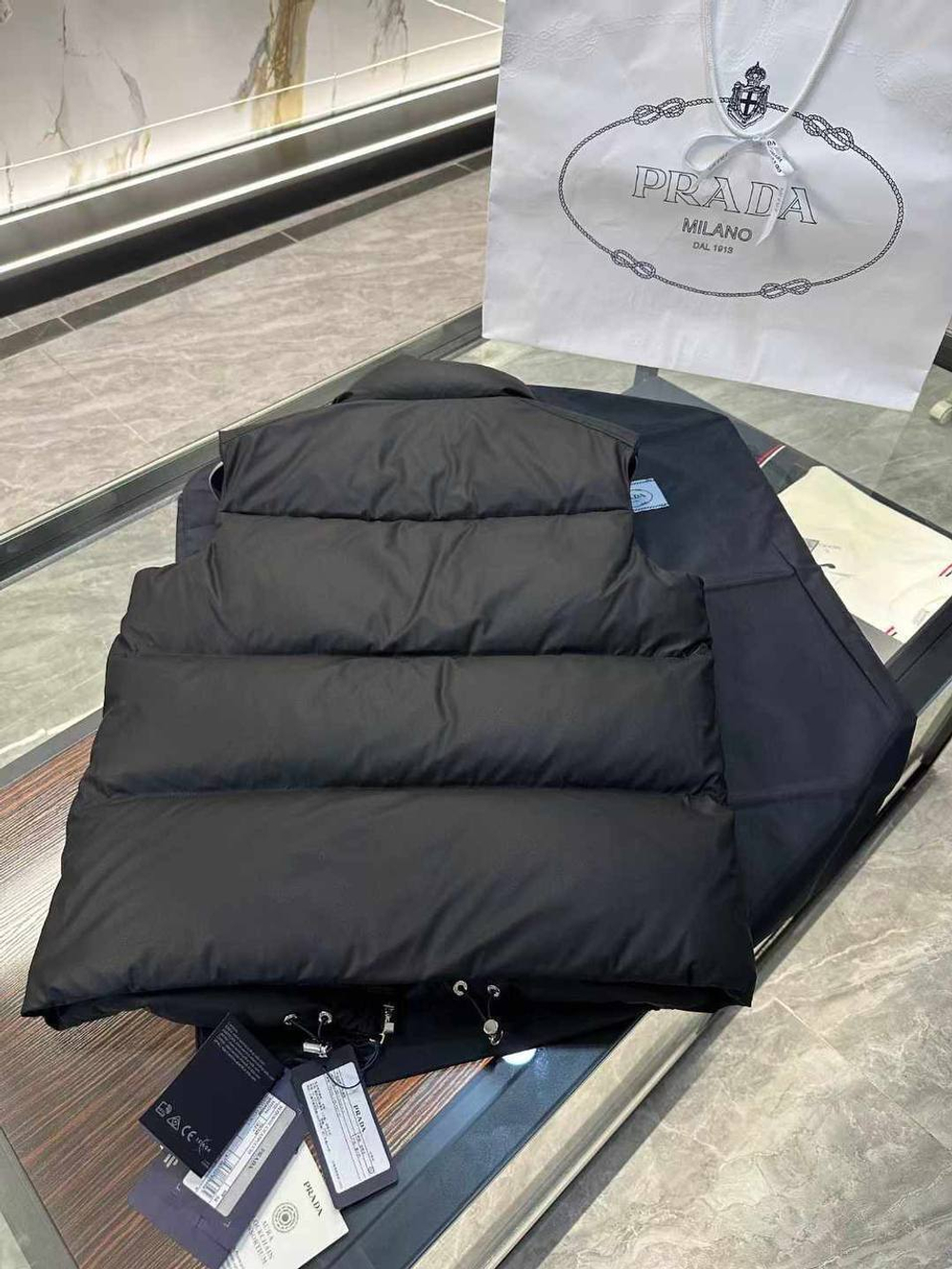 Безрукавка Prada