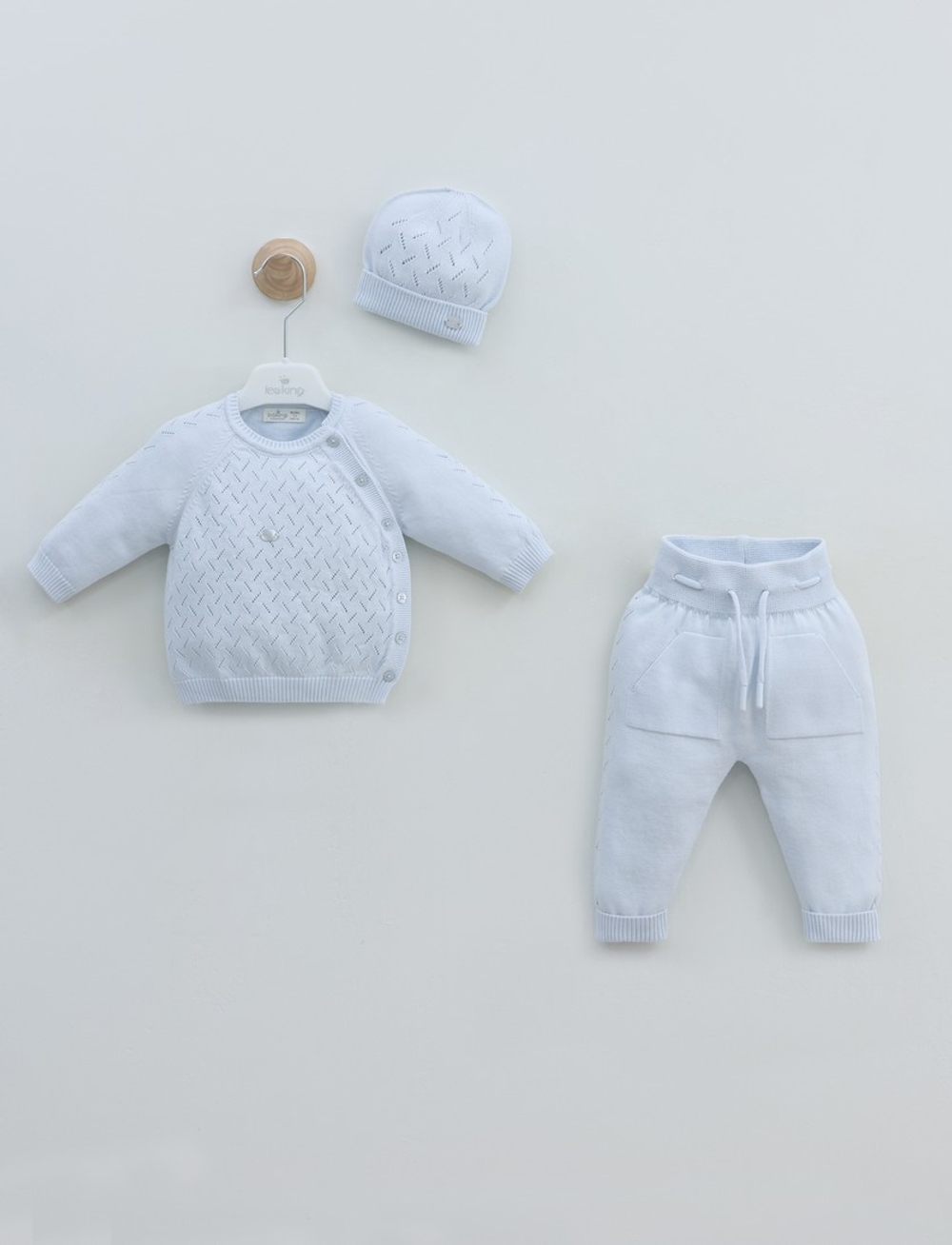 джемпер с брюками и шапочкой