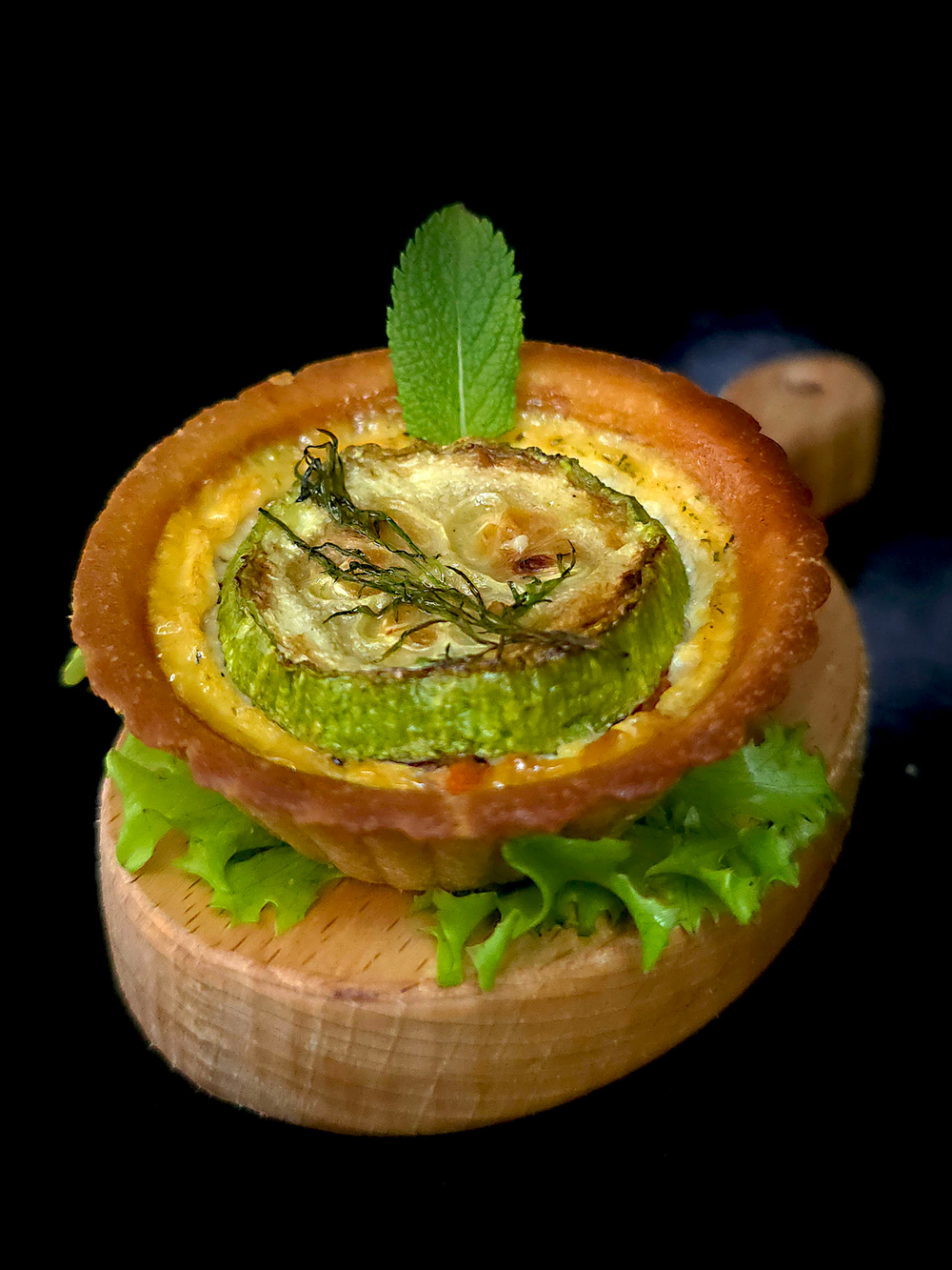 Киш с кабачком и овощами в сырной заливке