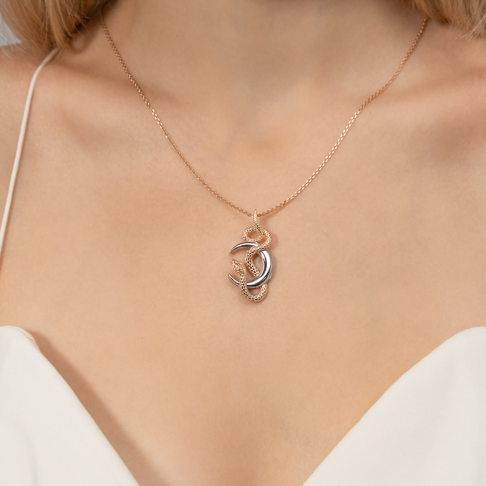 Подвеска «Ночная охотница» из комбинированного золота