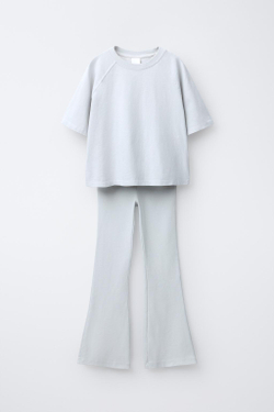 ZARA КОМПЛЕКТ ИЗ ФУТБОЛКИ HEAVY WEIGHT И ЛЕГИНСОВ GLARE RIB С ЭФФЕКТОМ ПОТЕРТОСТИ, ЖЕМЧУЖНО-СЕРЫЙ