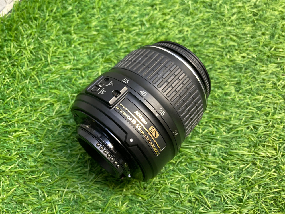Nikon D5100 + 18-55mm ED II