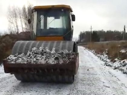 Произведена укатка покрытия подъездной дороги