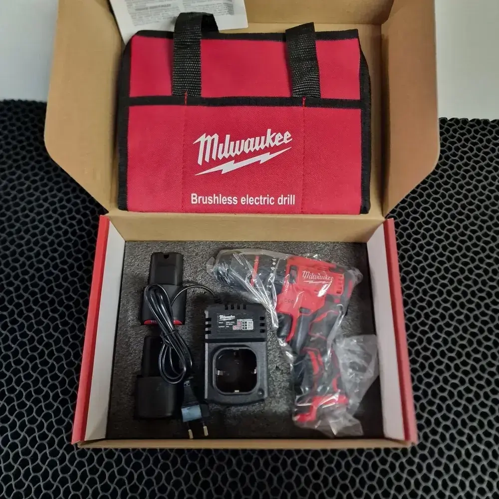 Milwaukee Дрель-шуруповерт, 24 В, 2 АКБ