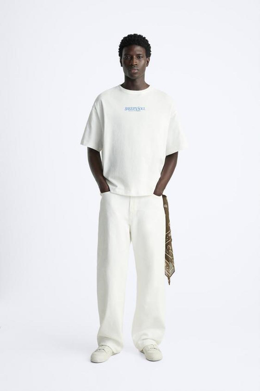 ZARA ФУТБОЛКА С КОНТРАСТНЫМ ПРИНТОМ, БЕЛЫЙ